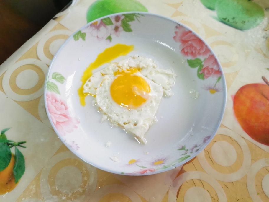 心形香肠荷包蛋