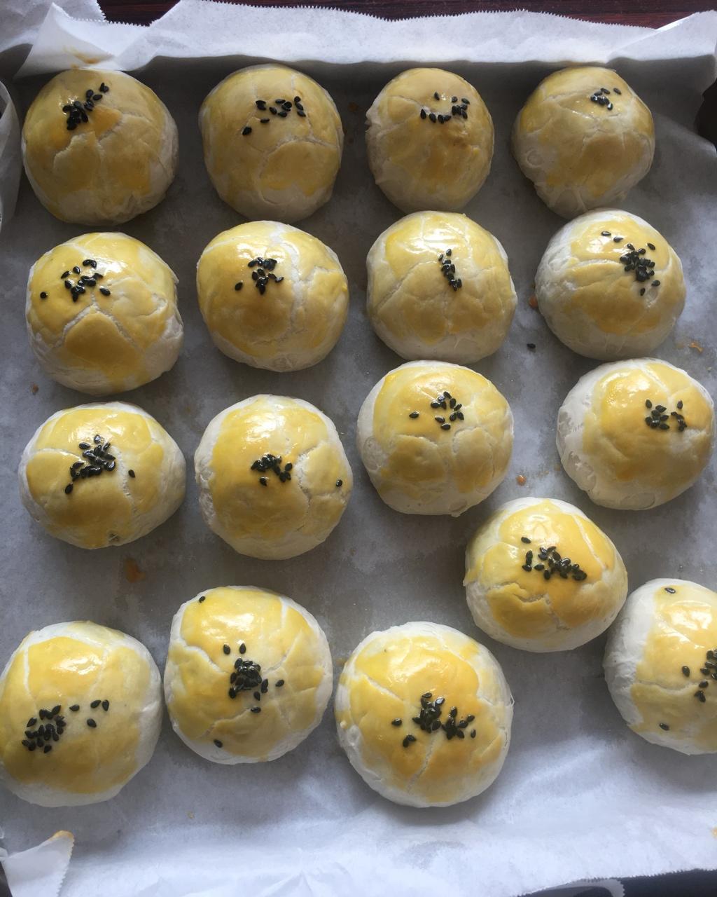 从炒红豆沙开始做蛋黄酥（视频）