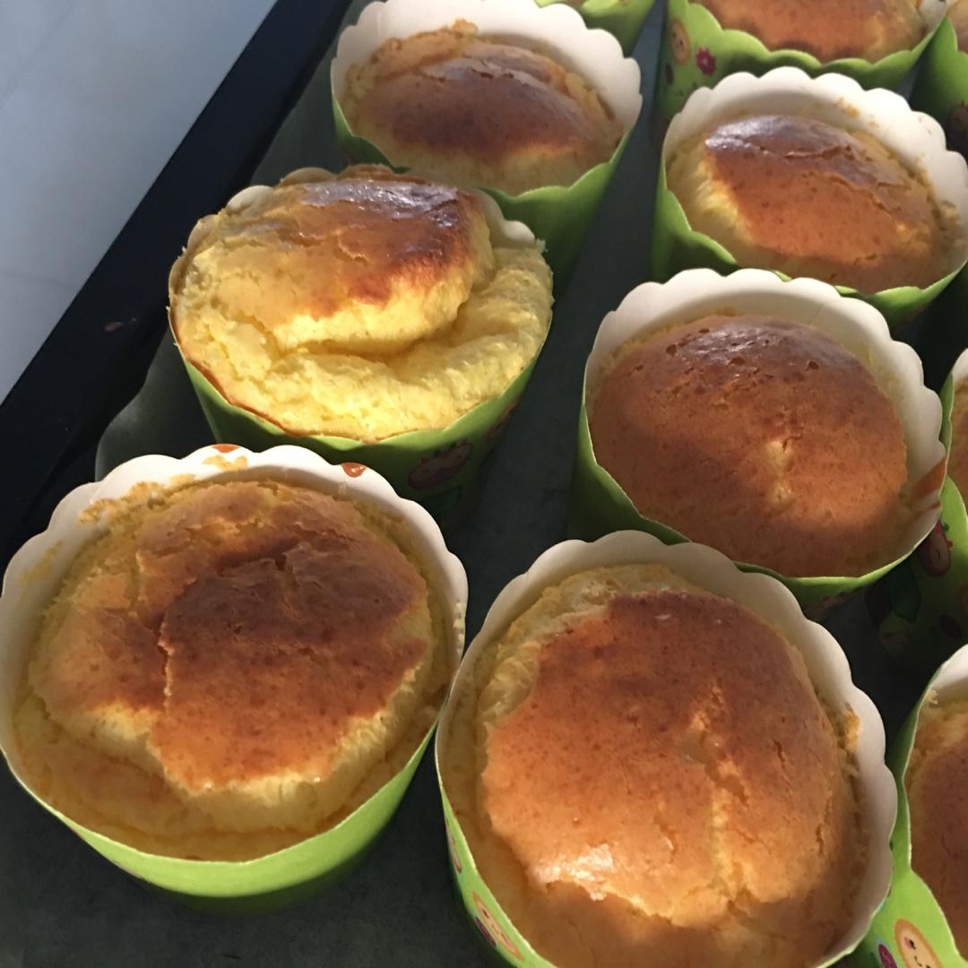 消耗淡奶油之作——淡奶油小蛋糕