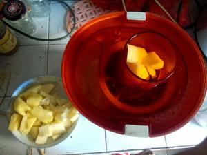 菠萝苹果汁的做法 步骤2