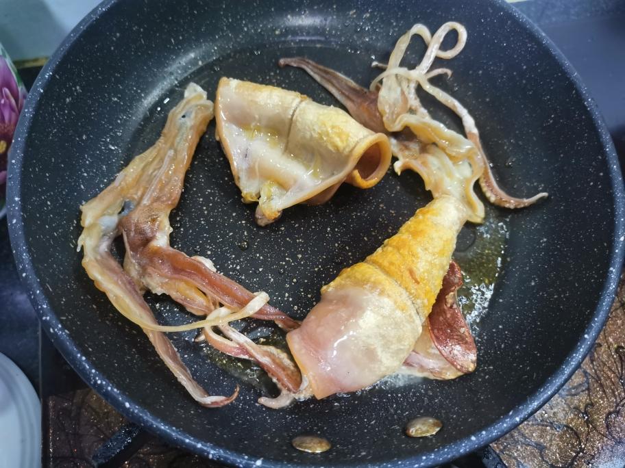 【香煎鱿鱼干的做法步骤图,香煎鱿鱼干怎么做好吃】妖惑猫猫_下厨房