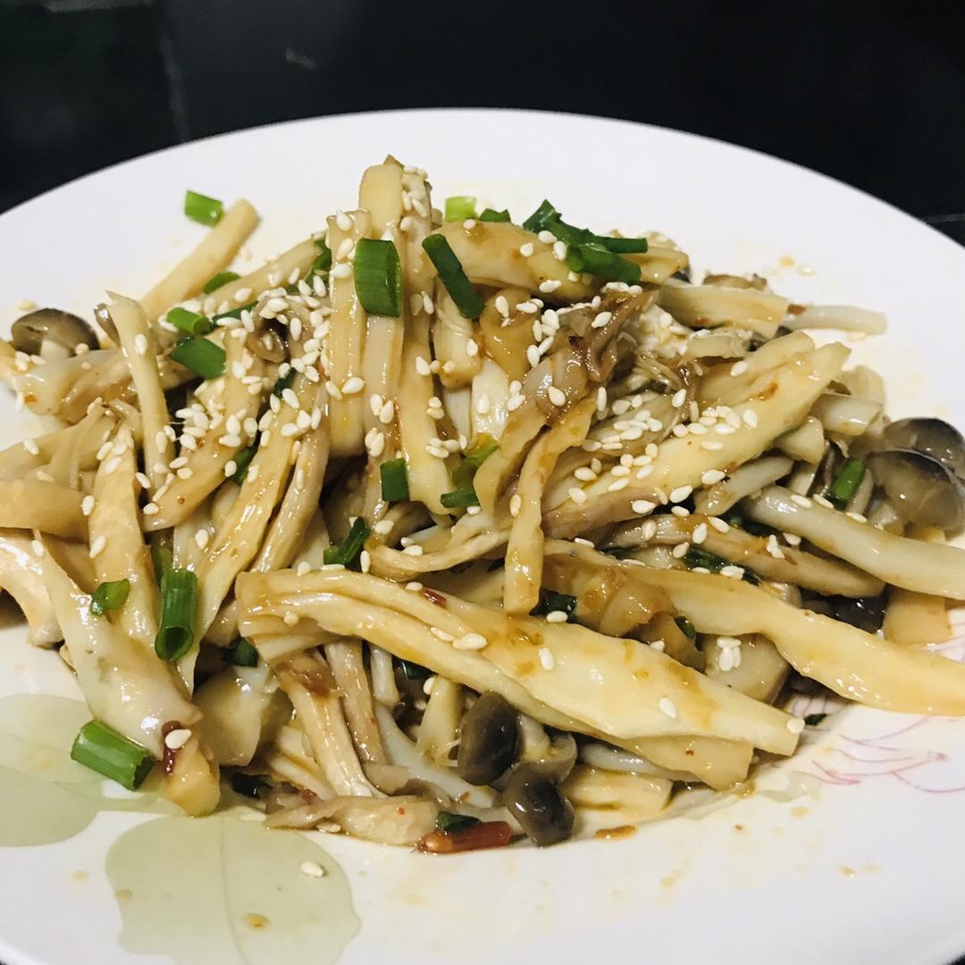 凉拌蘑菇