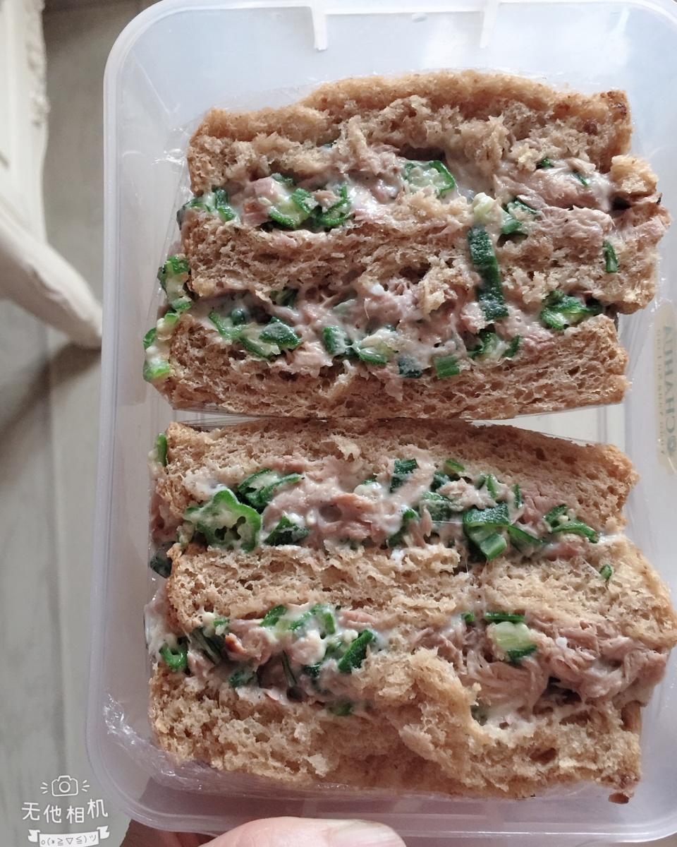 10分钟搞定秋葵金枪鱼三明治