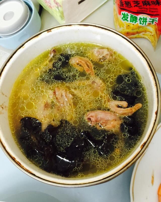红枣枸杞乳鸽汤