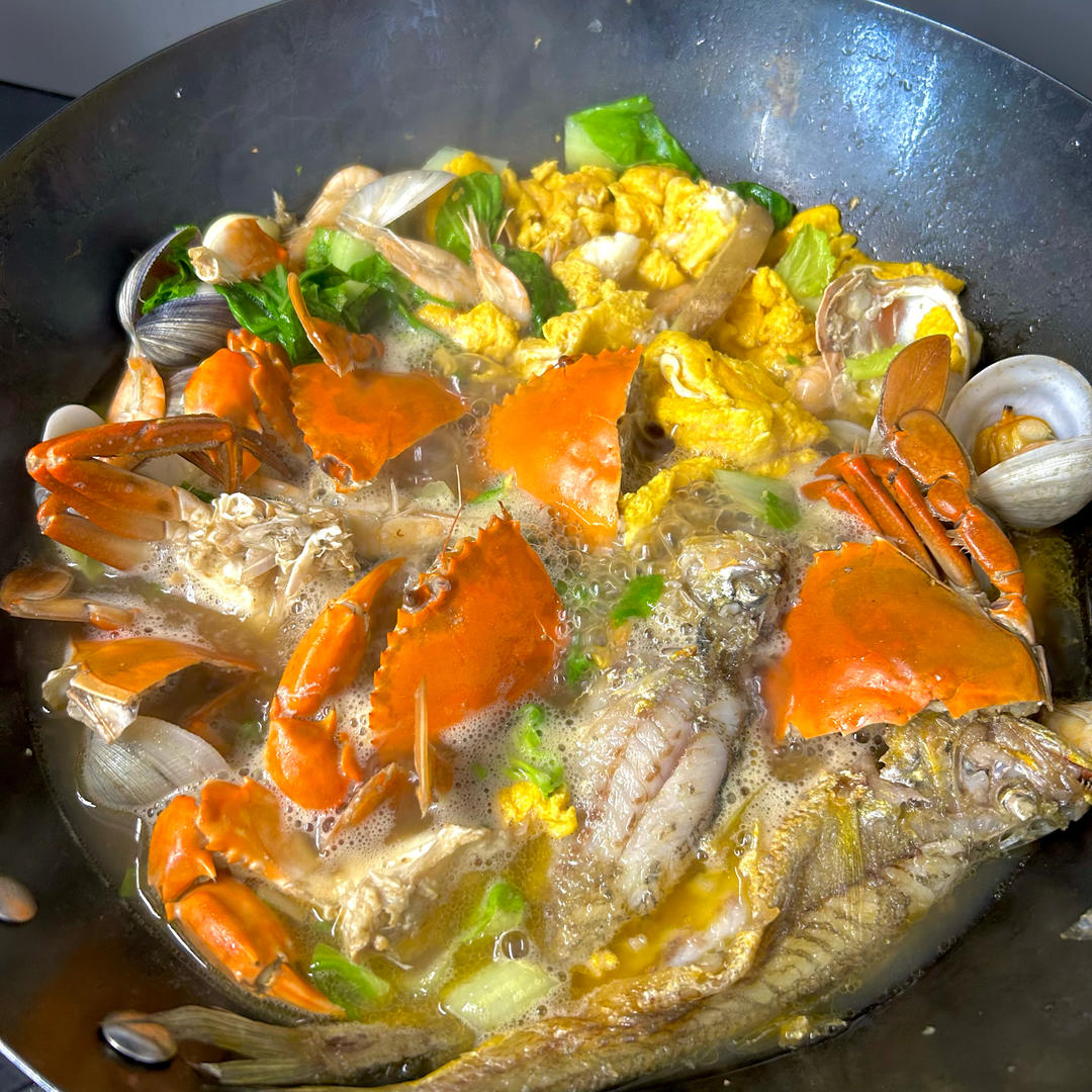 特别鲜的螃蟹海鲜面，汤面