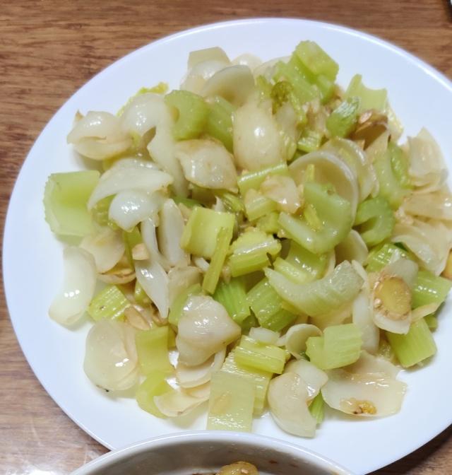 西芹炒百合