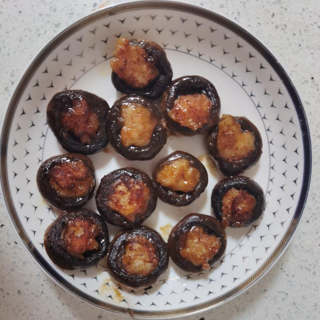 一口爆汁的虾滑酿口蘑