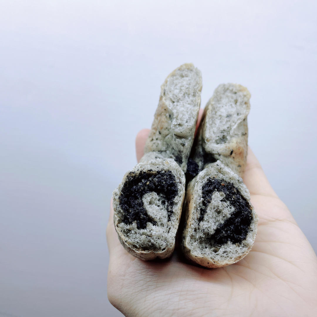 黑芝麻贝果（黑芝麻馅，口感偏柔软）