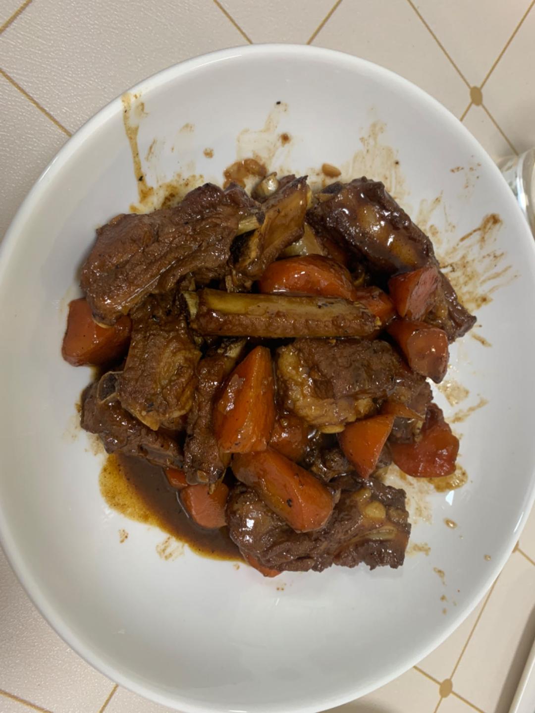 好吃到舔碗的家常玉米排骨煲，香嫩多汁，肉香十足超解馋