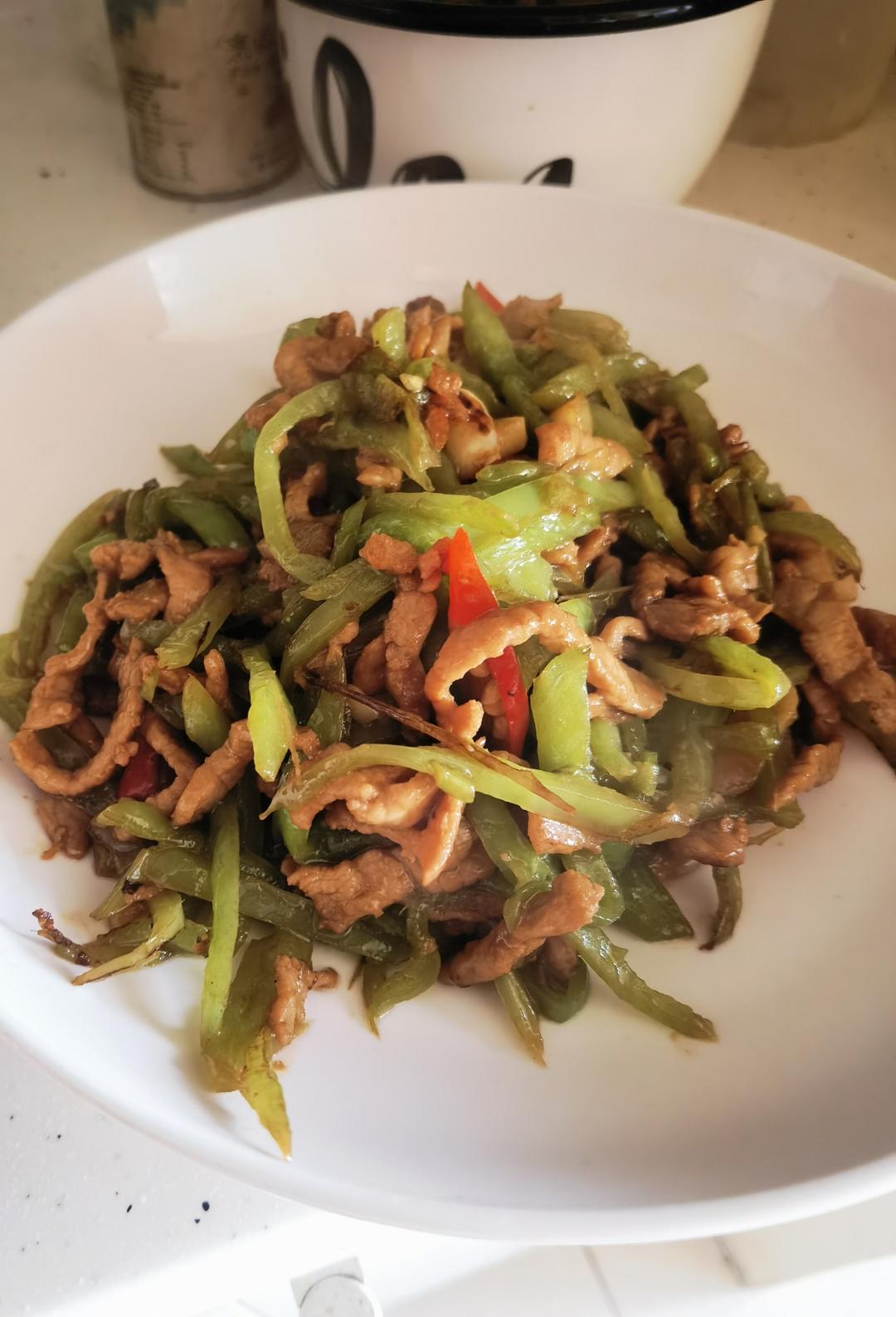 巨下饭的尖椒肉丝好吃得一碗接一碗