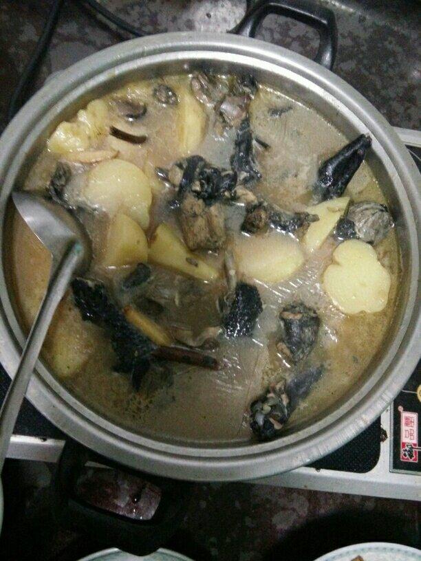 土豆炖鸡