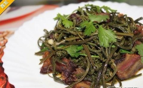 腊肉蕨菜干的做法