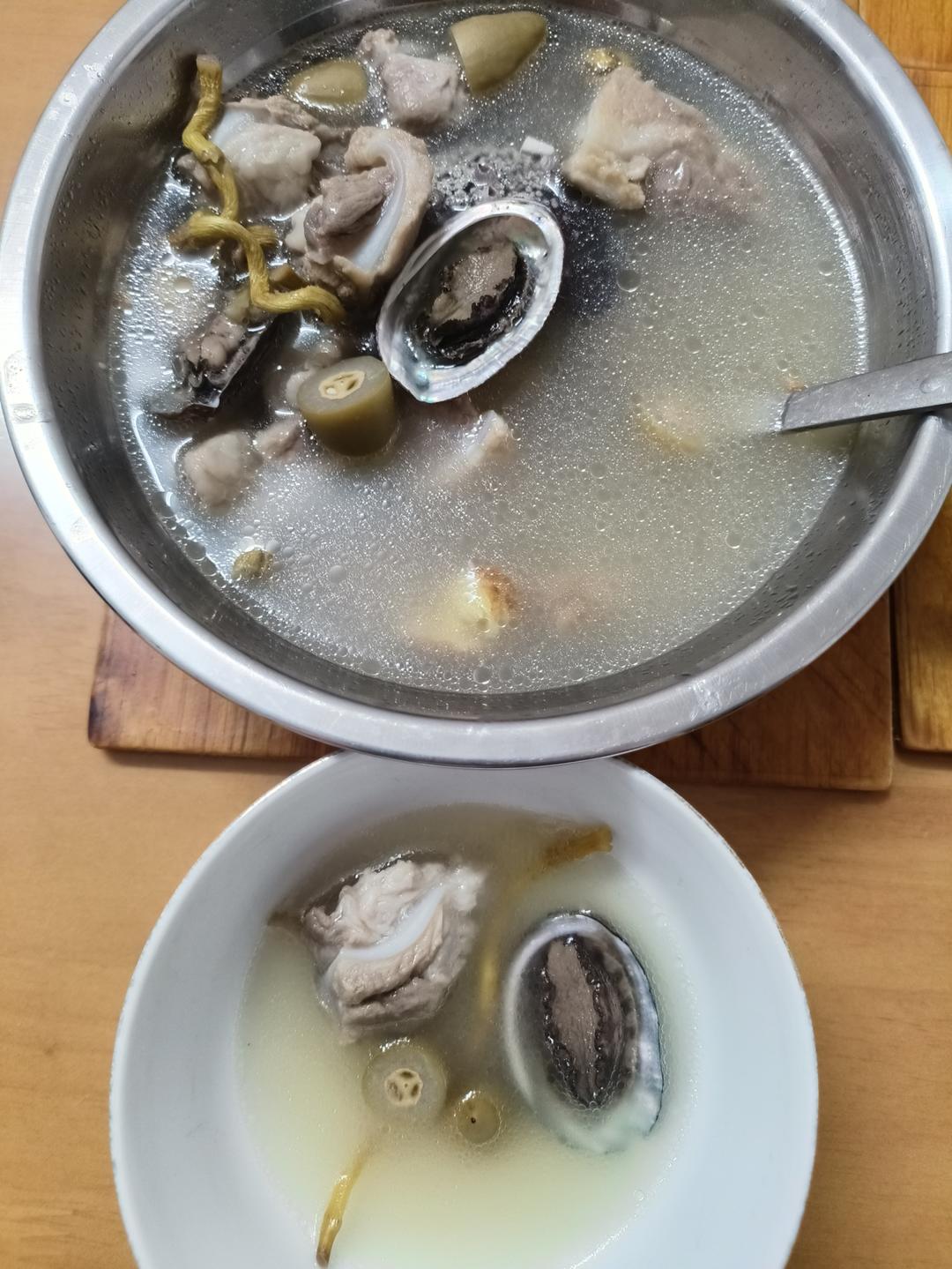 润肺清养的石斛橄榄煲排骨汤