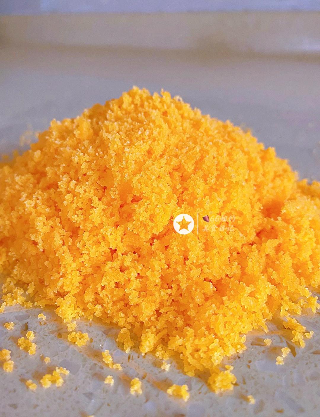 1、处理生咸蛋黄——（流心月饼“奶黄馅”原料）的做法