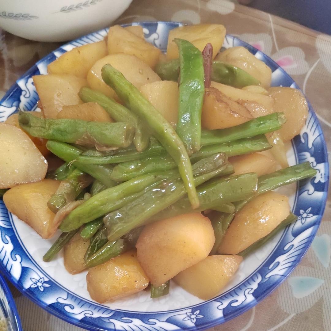 家常土豆炖豆角