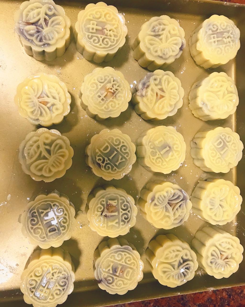 广式月饼—蛋黄莲蓉月饼