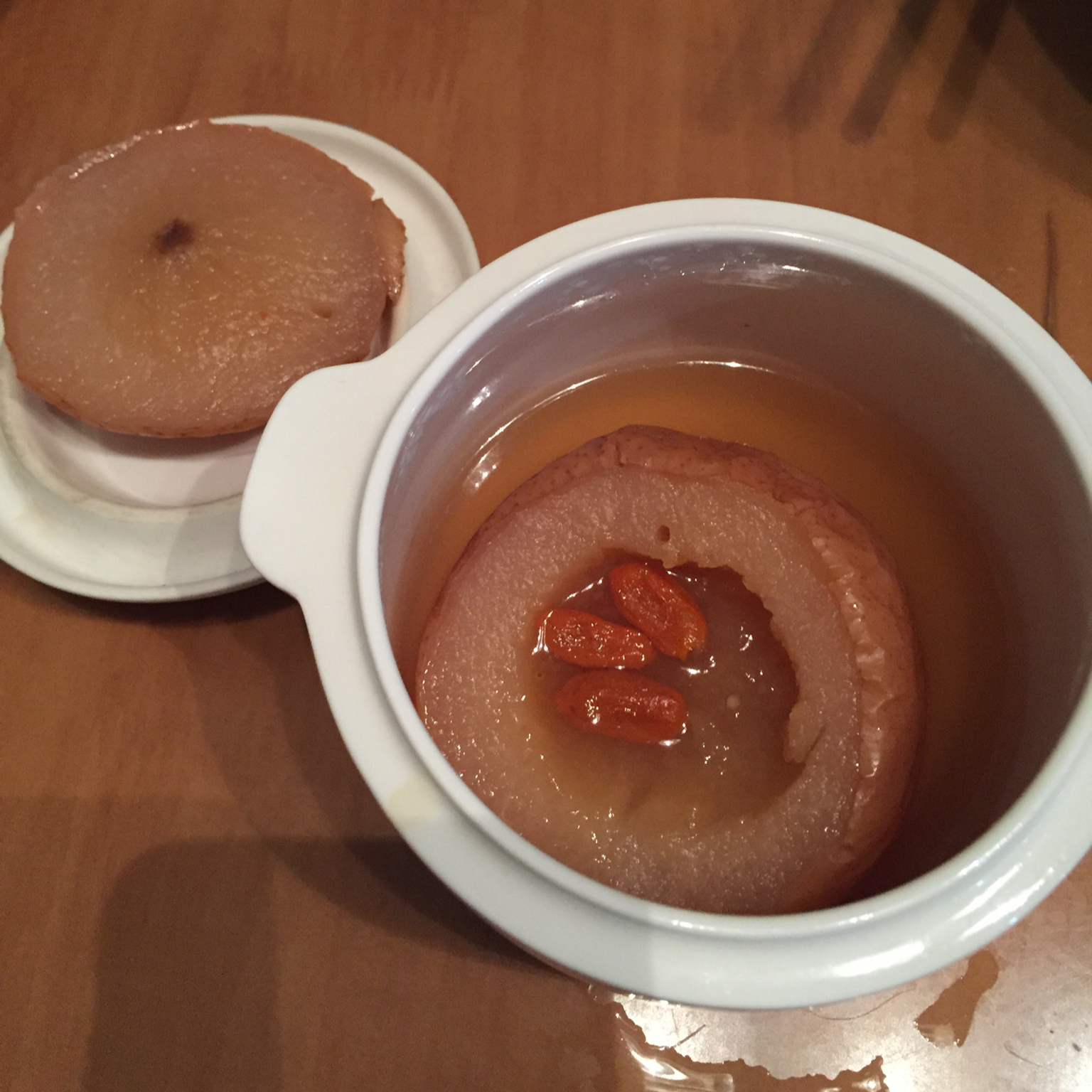 “糖芯儿梨”（川贝冰糖炖梨）