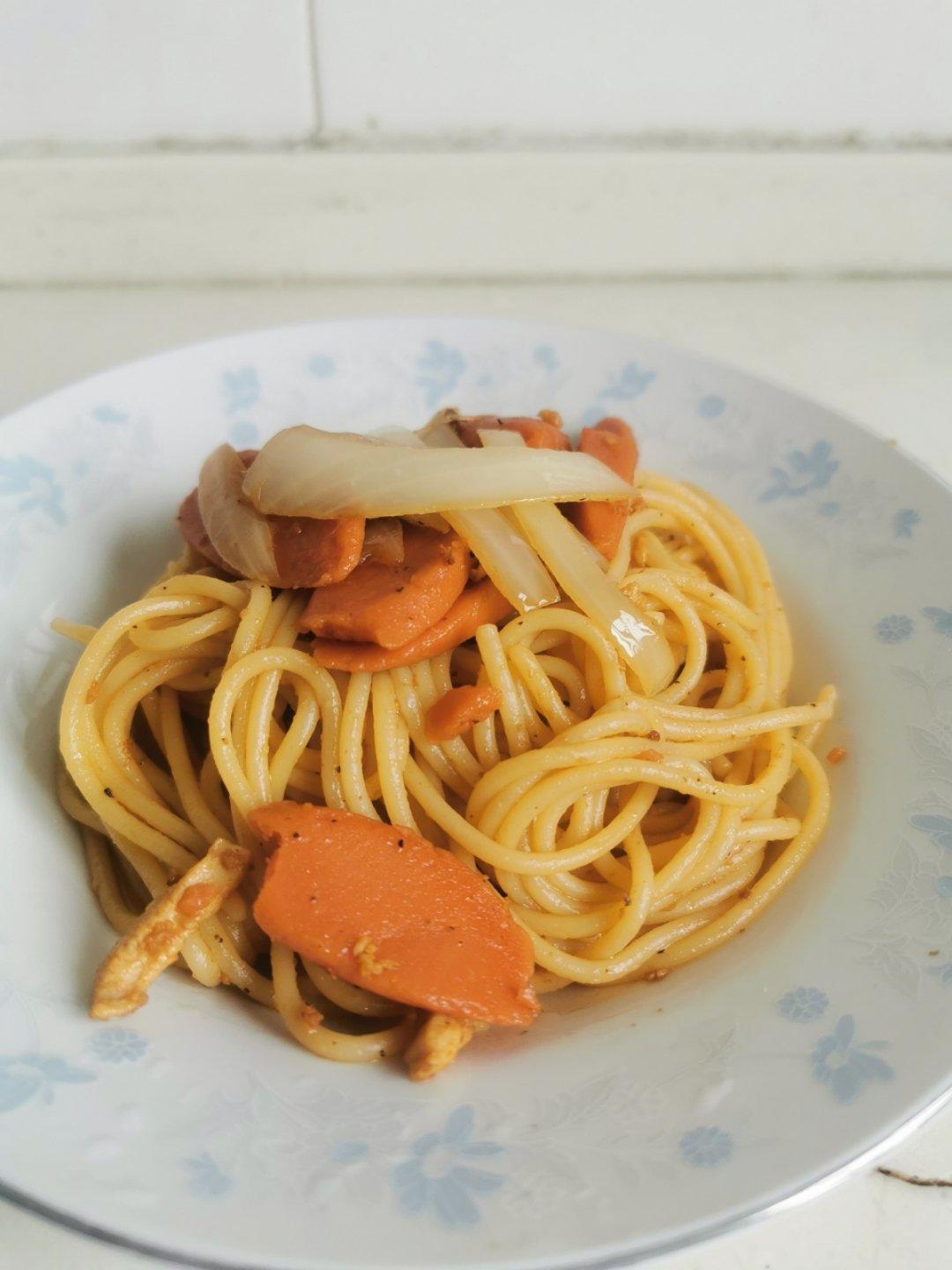 黑胡椒香肠意大利面