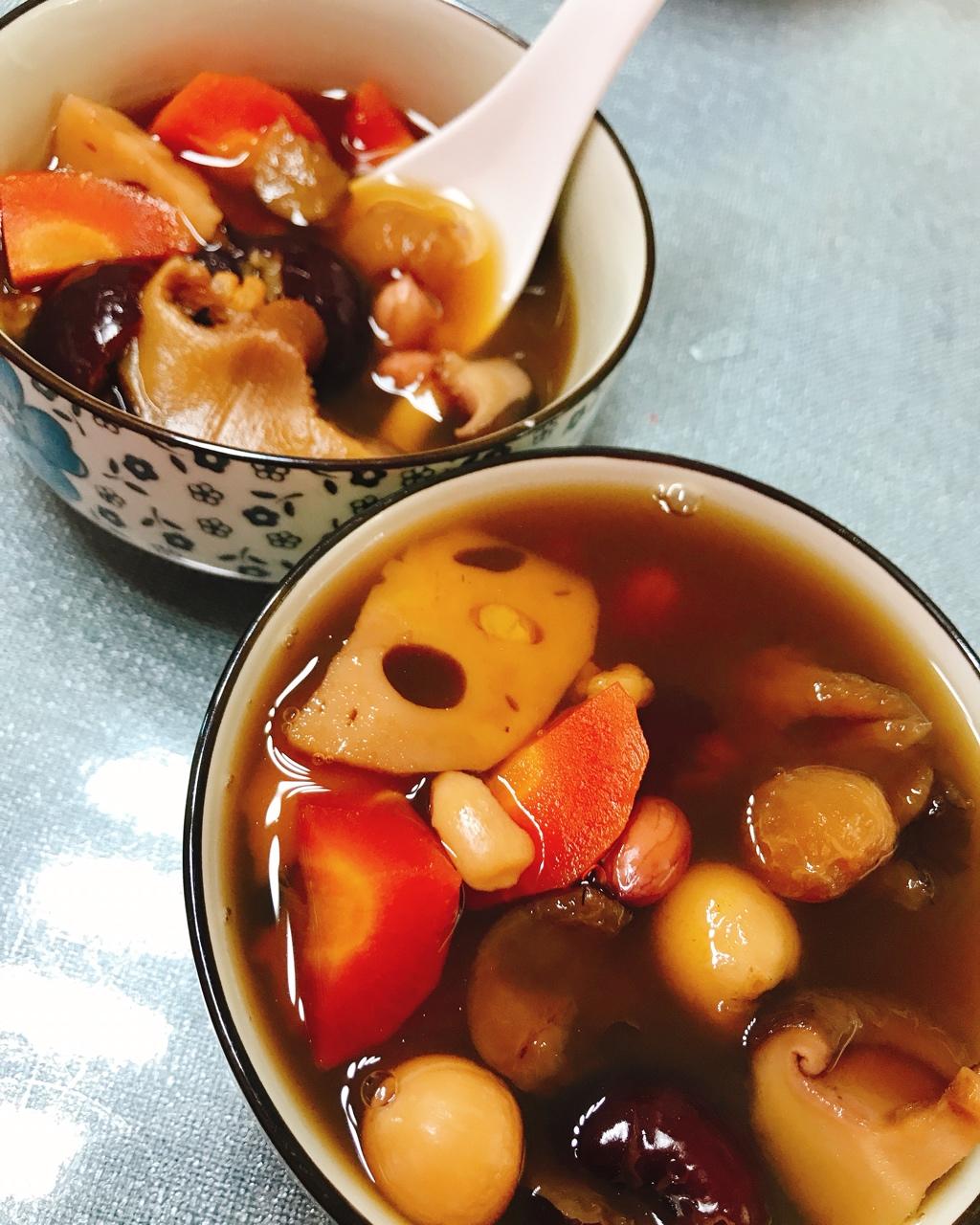 莲藕菌菇补血汤