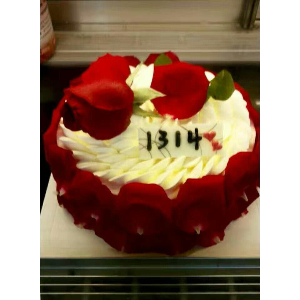 浪漫玫瑰花瓣蛋糕