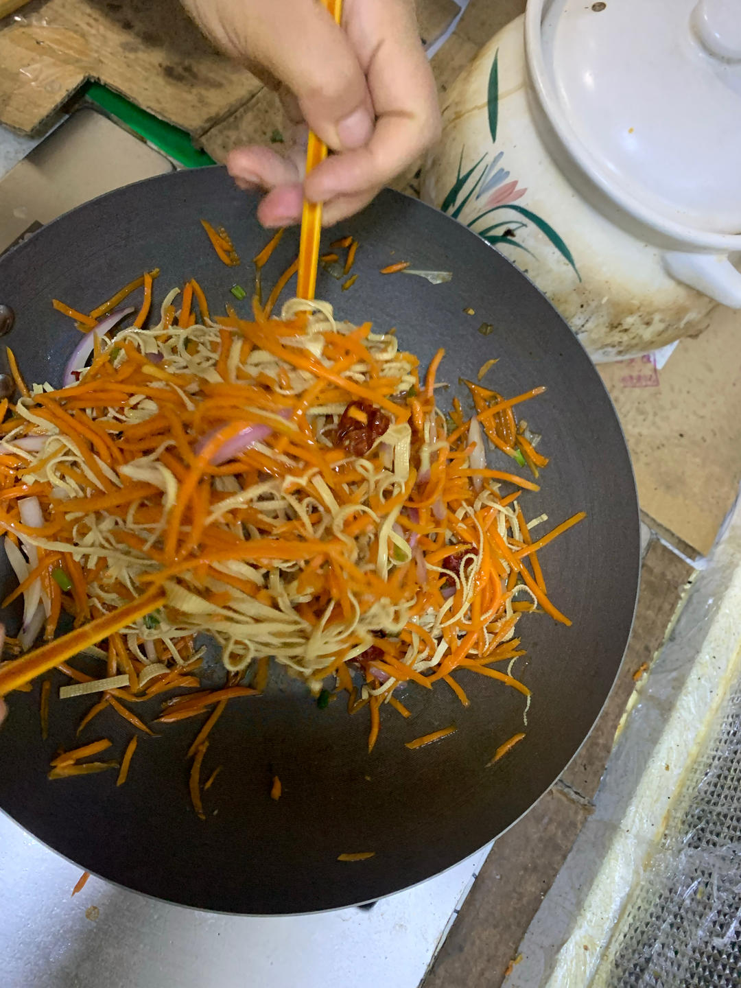 凉拌胡萝卜丝 冬天里的下饭爽口菜