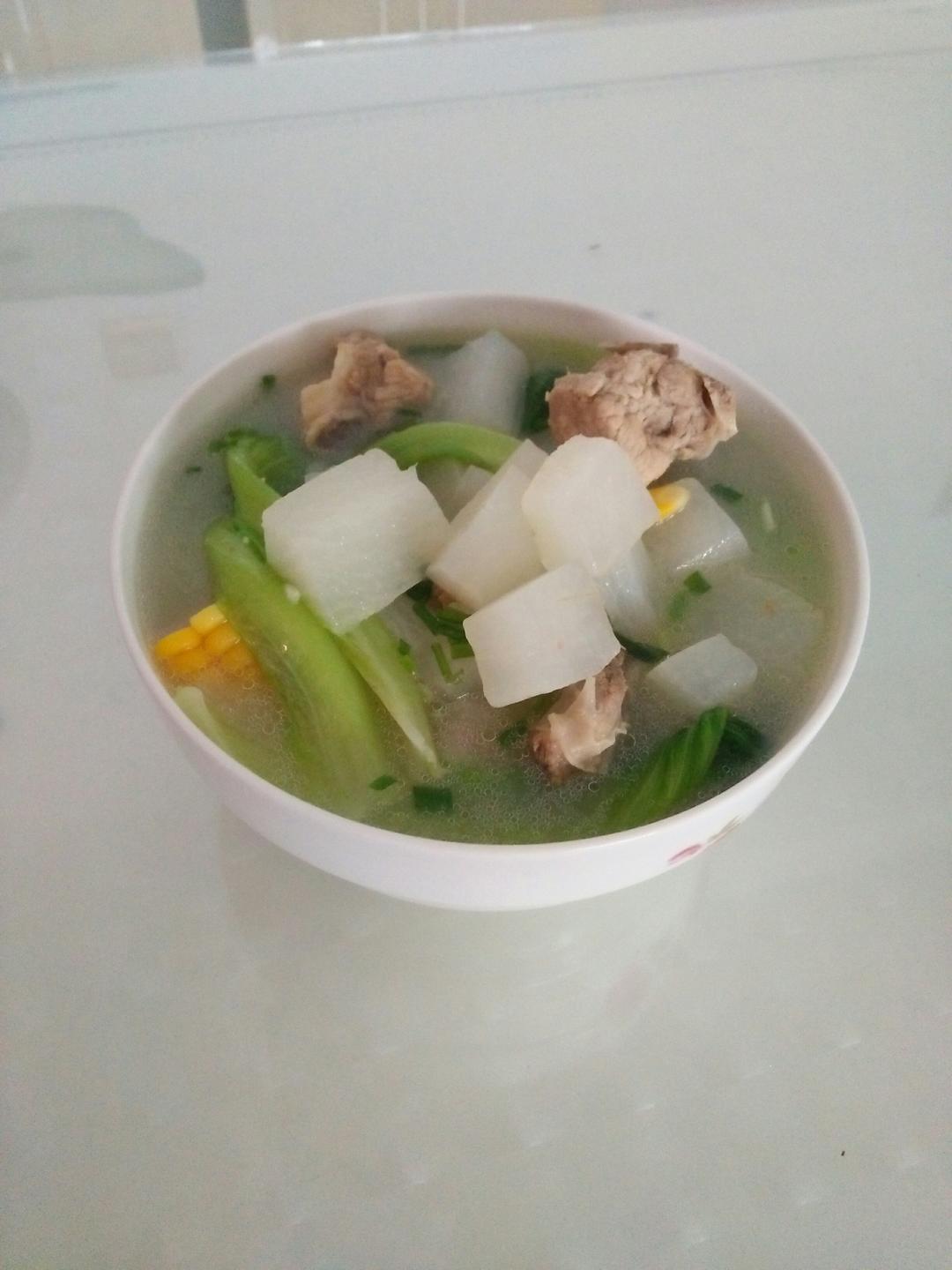 玉米萝卜排骨汤