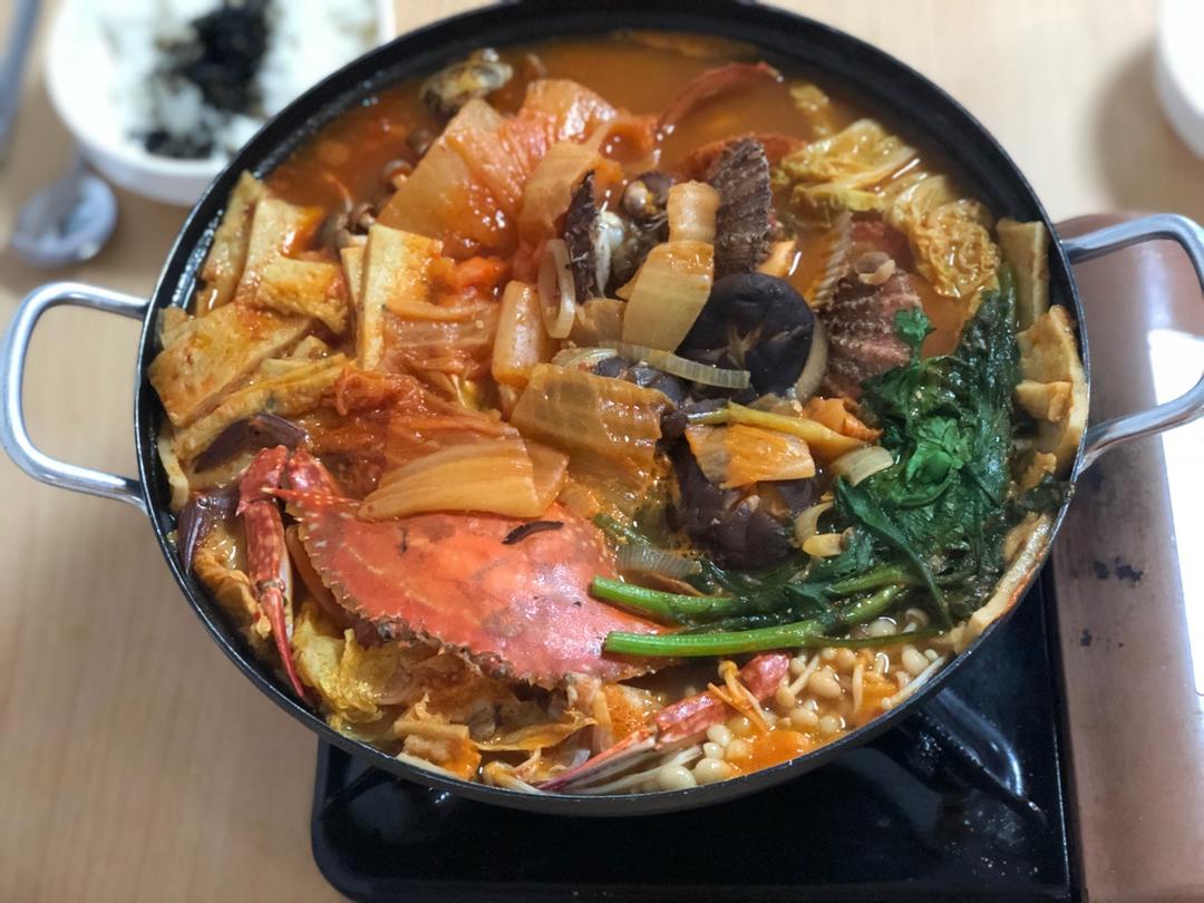 韩式辣白菜海鲜锅