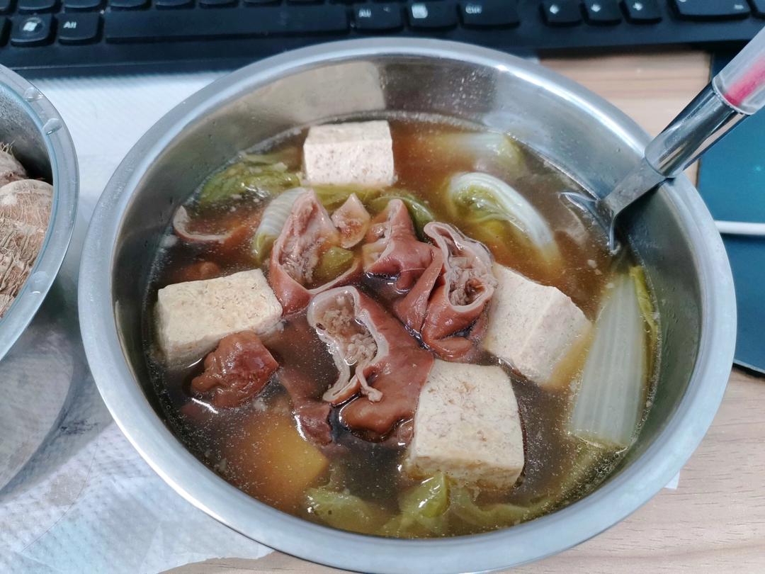 电饭盒肥肠炖豆腐原味大肠豆腐