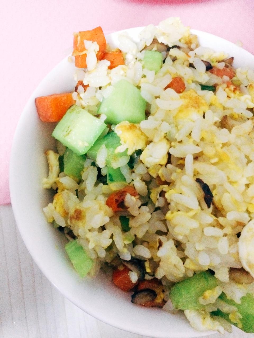 粒粒炒饭（米饭不粘粒粒分明的方法）