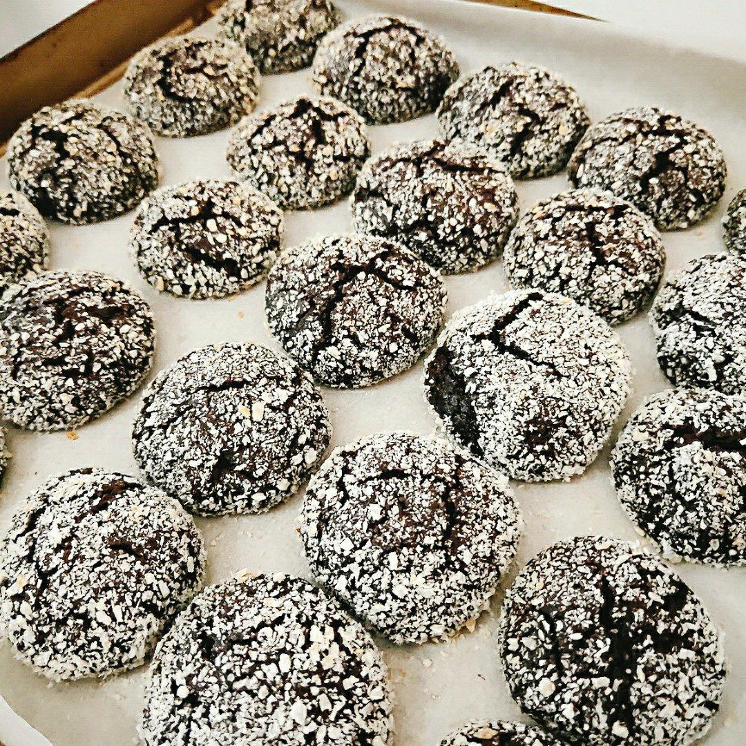 裂纹巧克力饼干