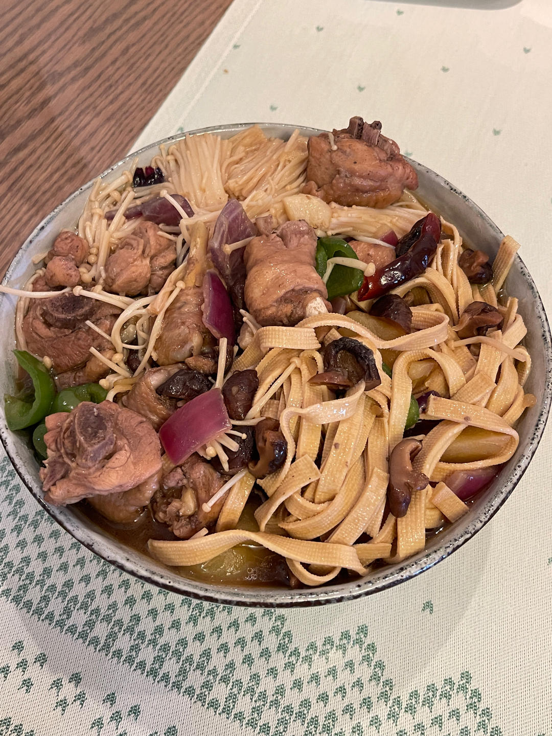 【黄焖鸡米饭】