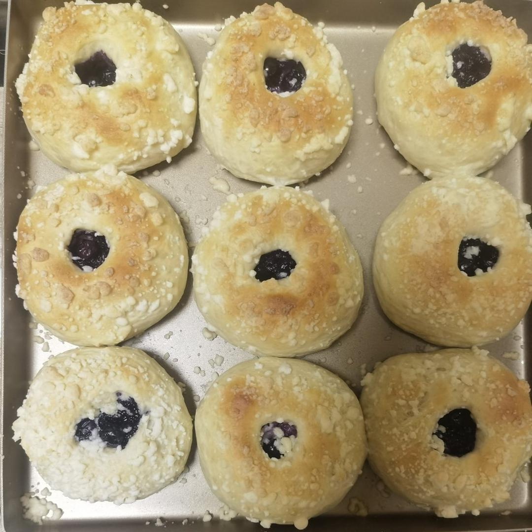 爆浆蓝莓🫐酥粒软面包