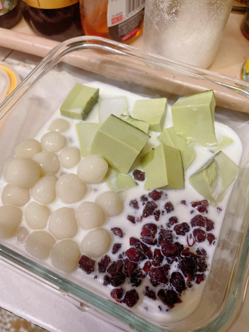 夏日必备小甜品抹茶奶冻白玉丸子