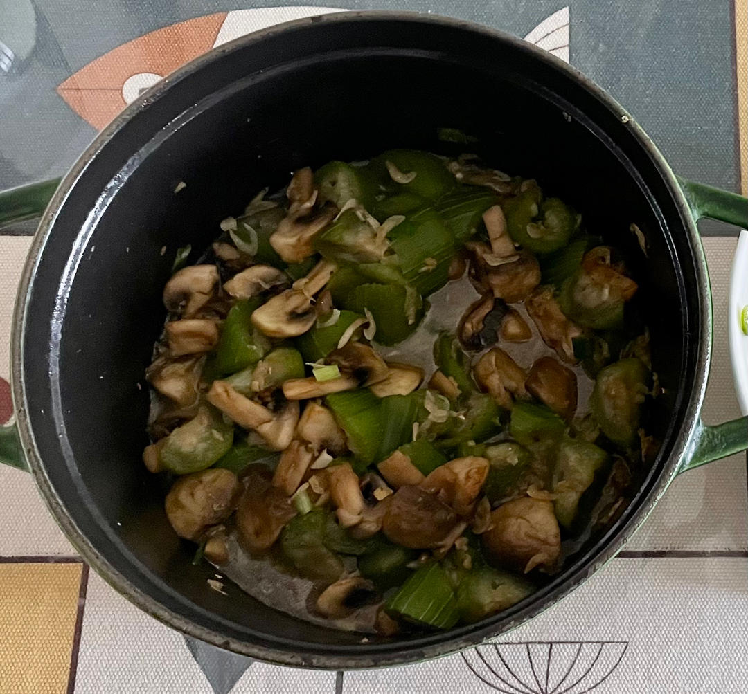 丝瓜炒口蘑，鲜甜无渣！