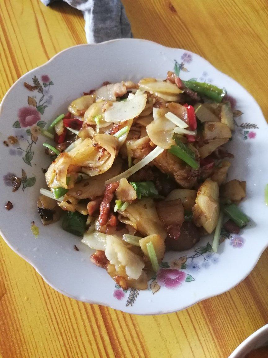 五花肉干煎土豆