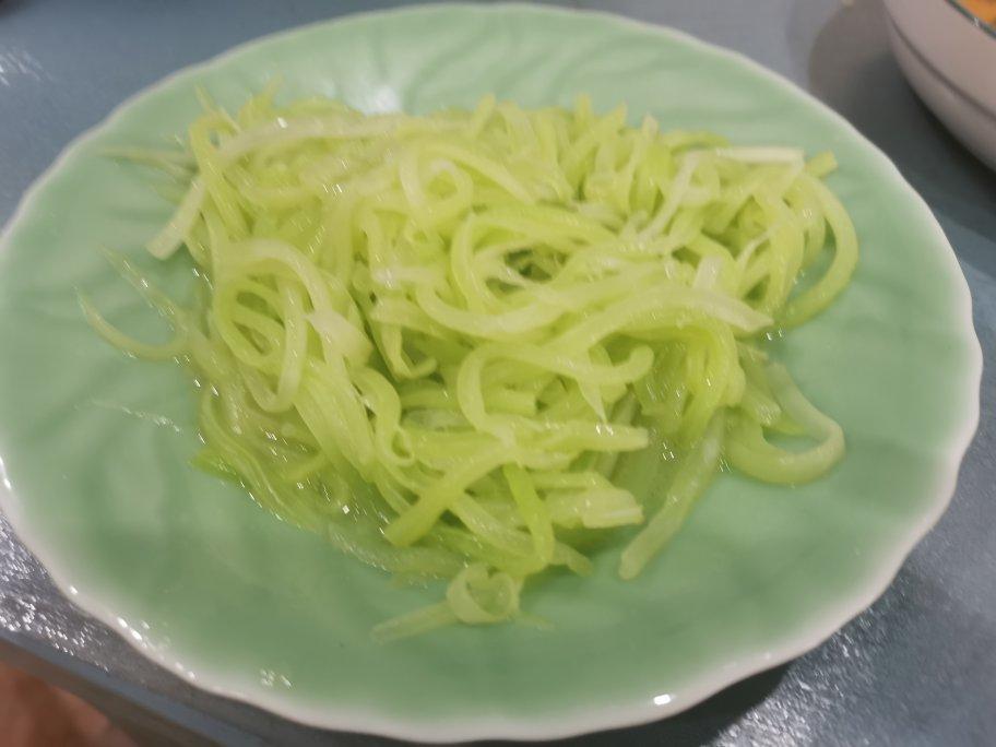 清炒莴笋丝