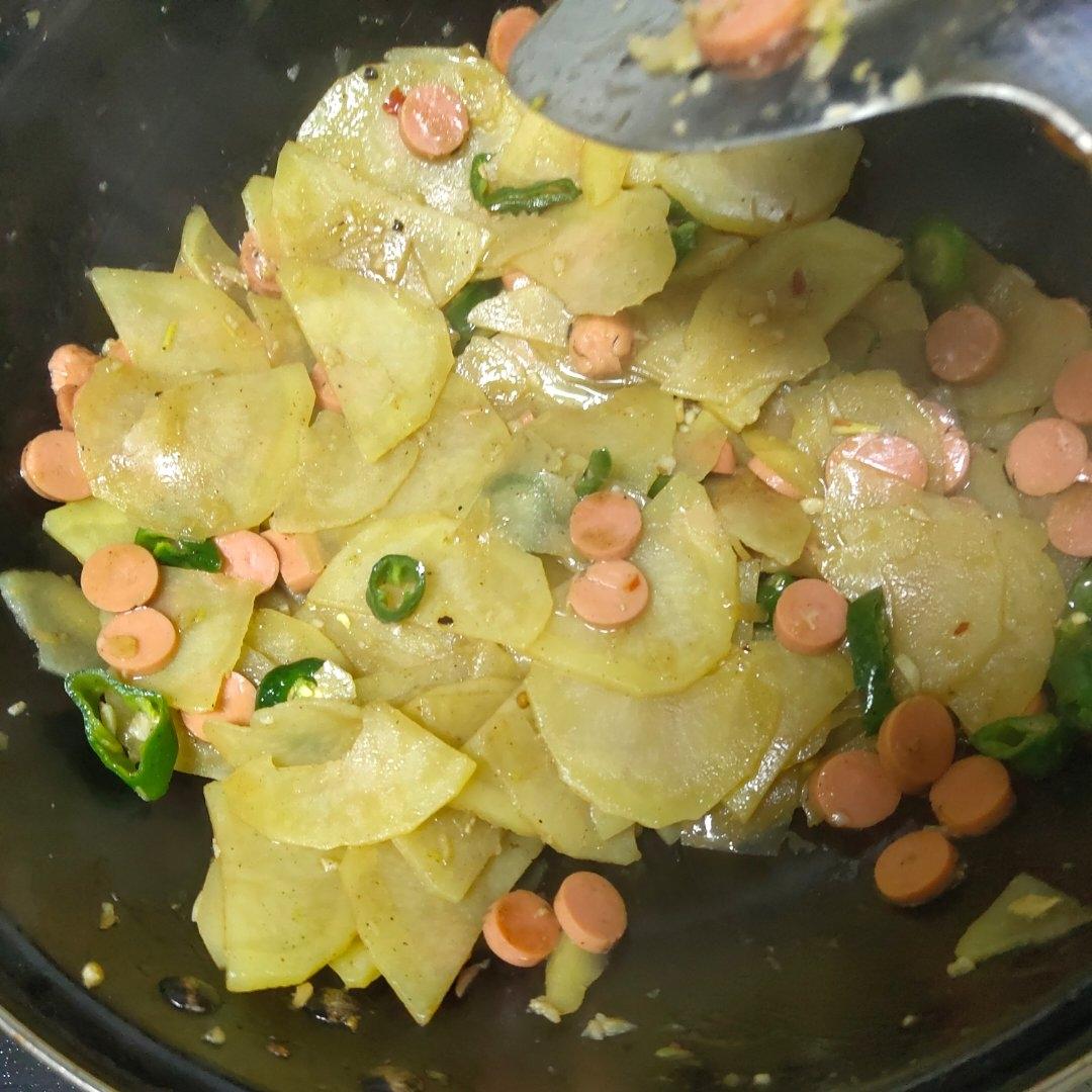 土豆片炒火腿肠