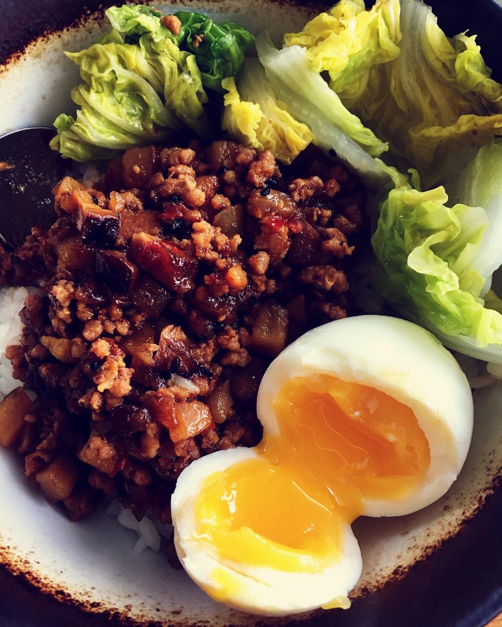洋葱酥卤肉饭
