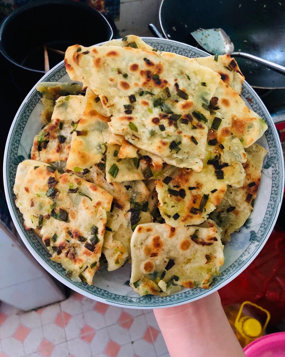 酥脆版葱油饼 看向往的生活也想吃葱油饼配香肠