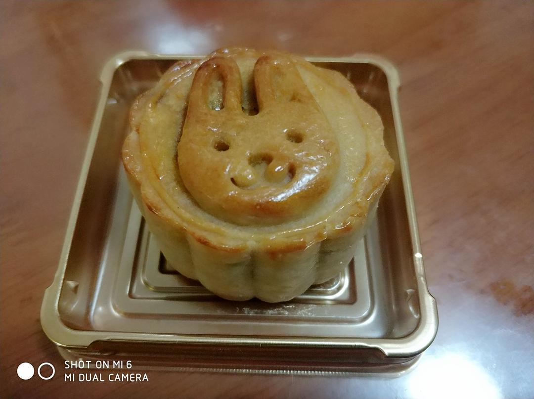 广式月饼－－蛋黄豆沙月饼