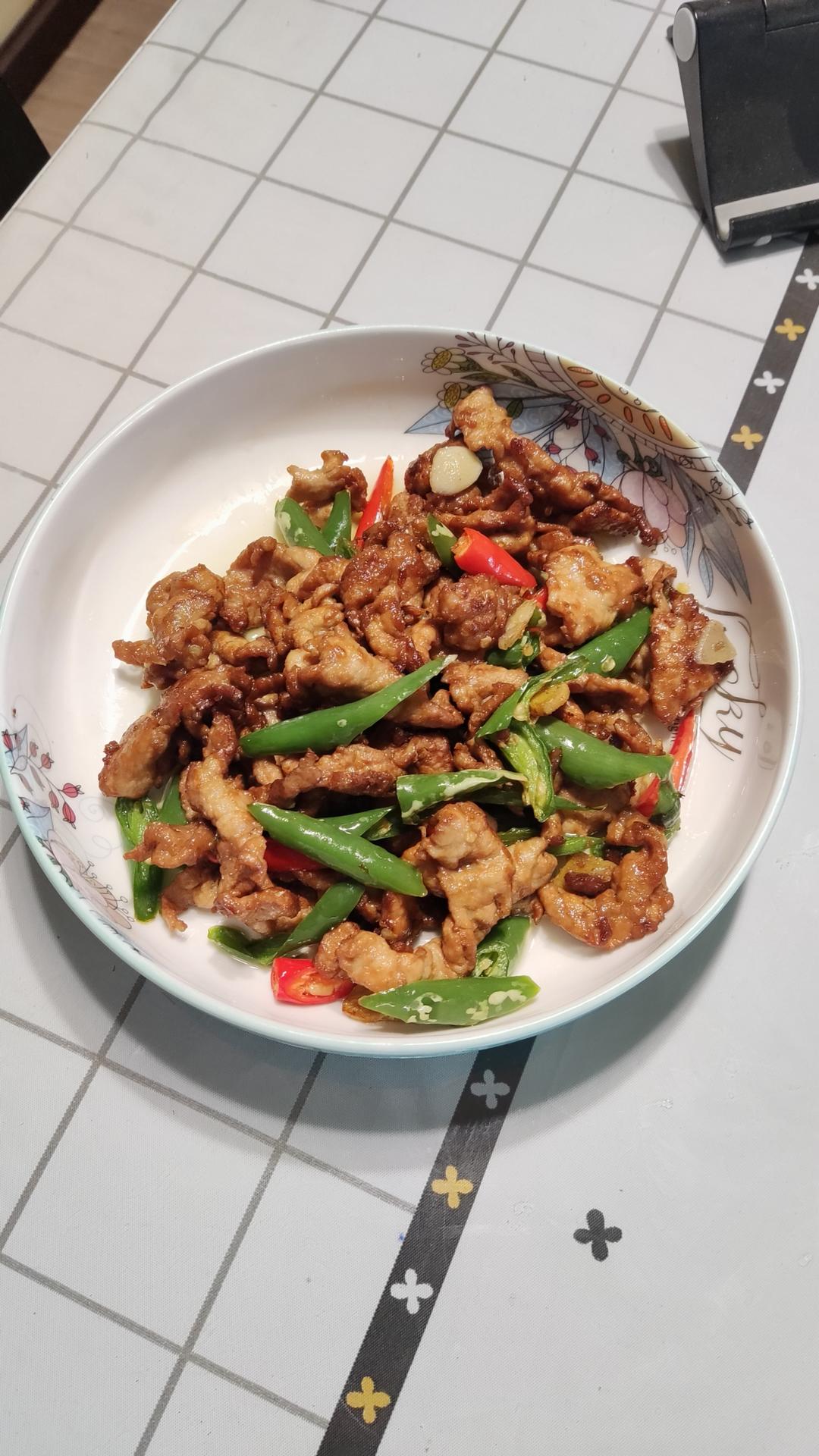 厨师长教你：“小炒肉”的家常做法，家常味很浓郁，先收藏起来