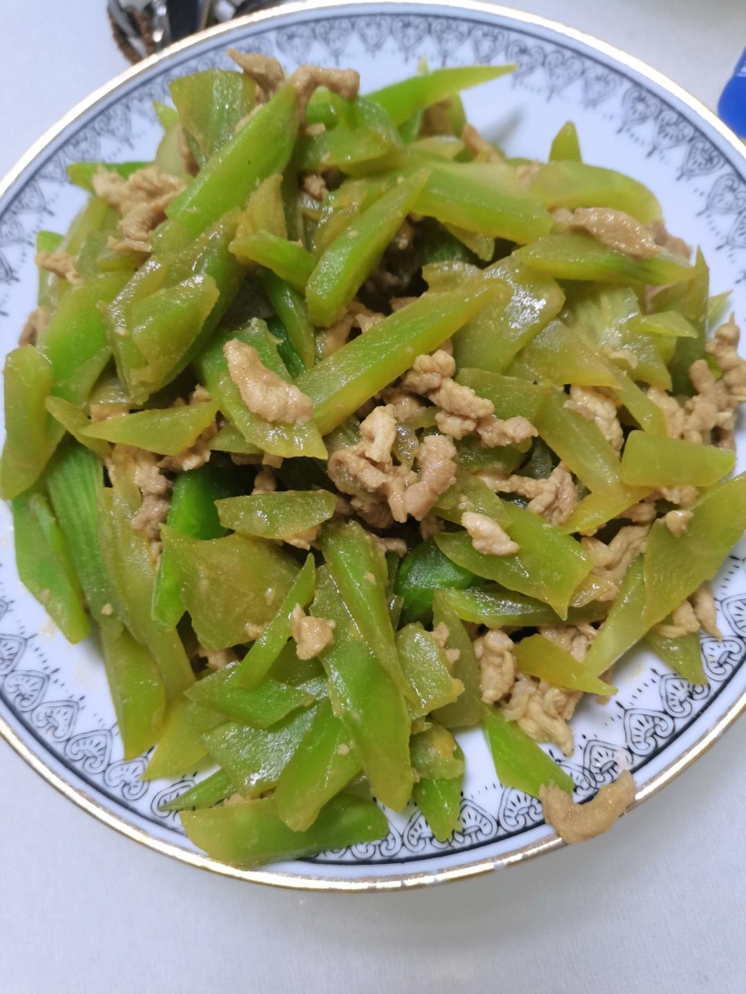 简单又好吃的莴笋炒肉