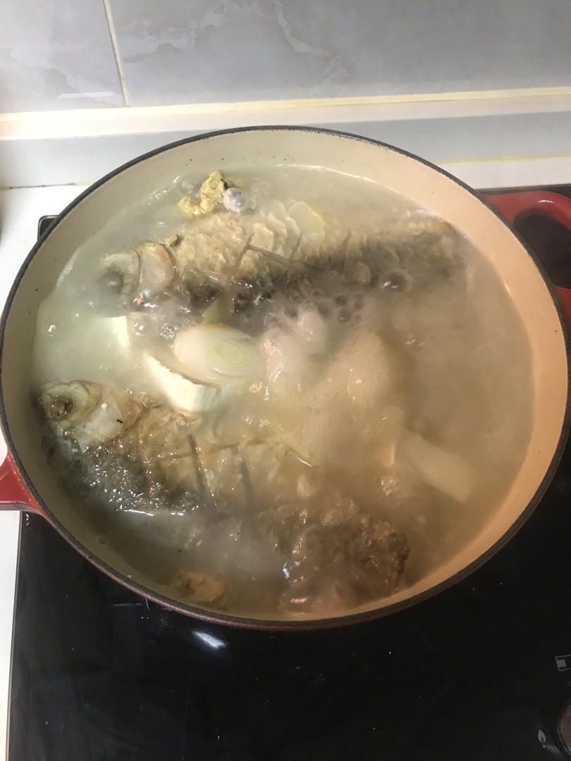 奶白鲫鱼豆腐汤|一条鱼最后的温柔