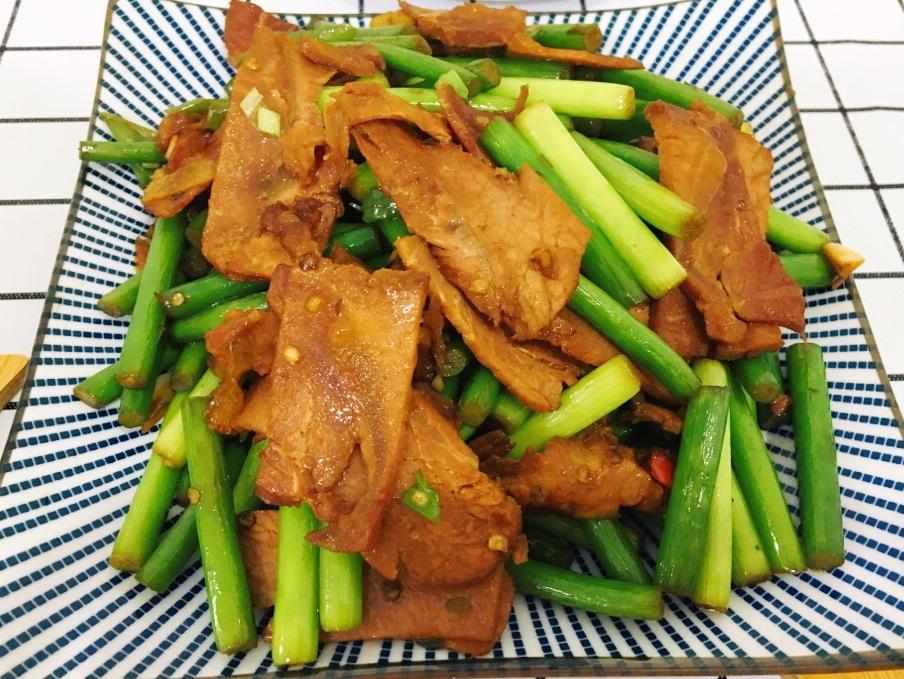 家常菜：蒜苔炒牛肉