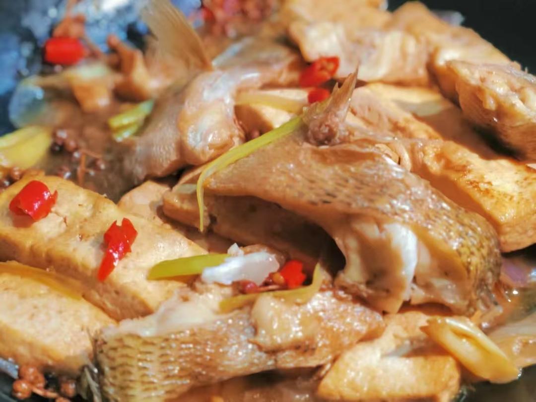 鲜嫩豆腐鲈鱼煲