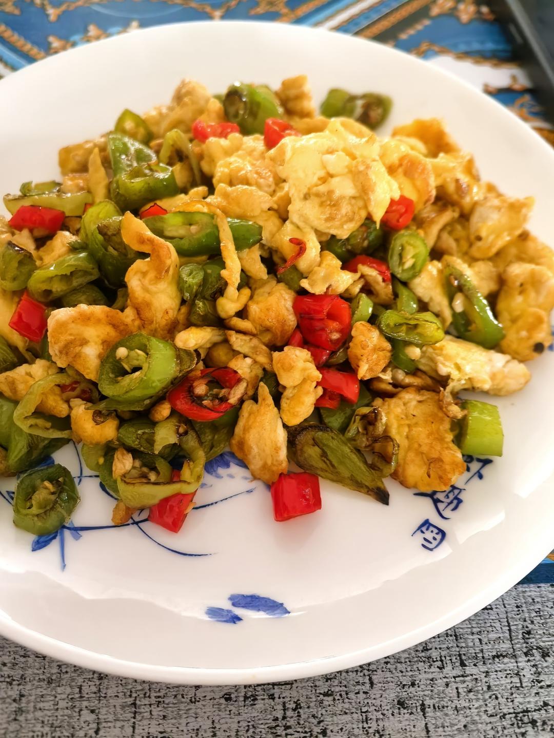 下饭夹馍都好吃的线椒炒鸡蛋
