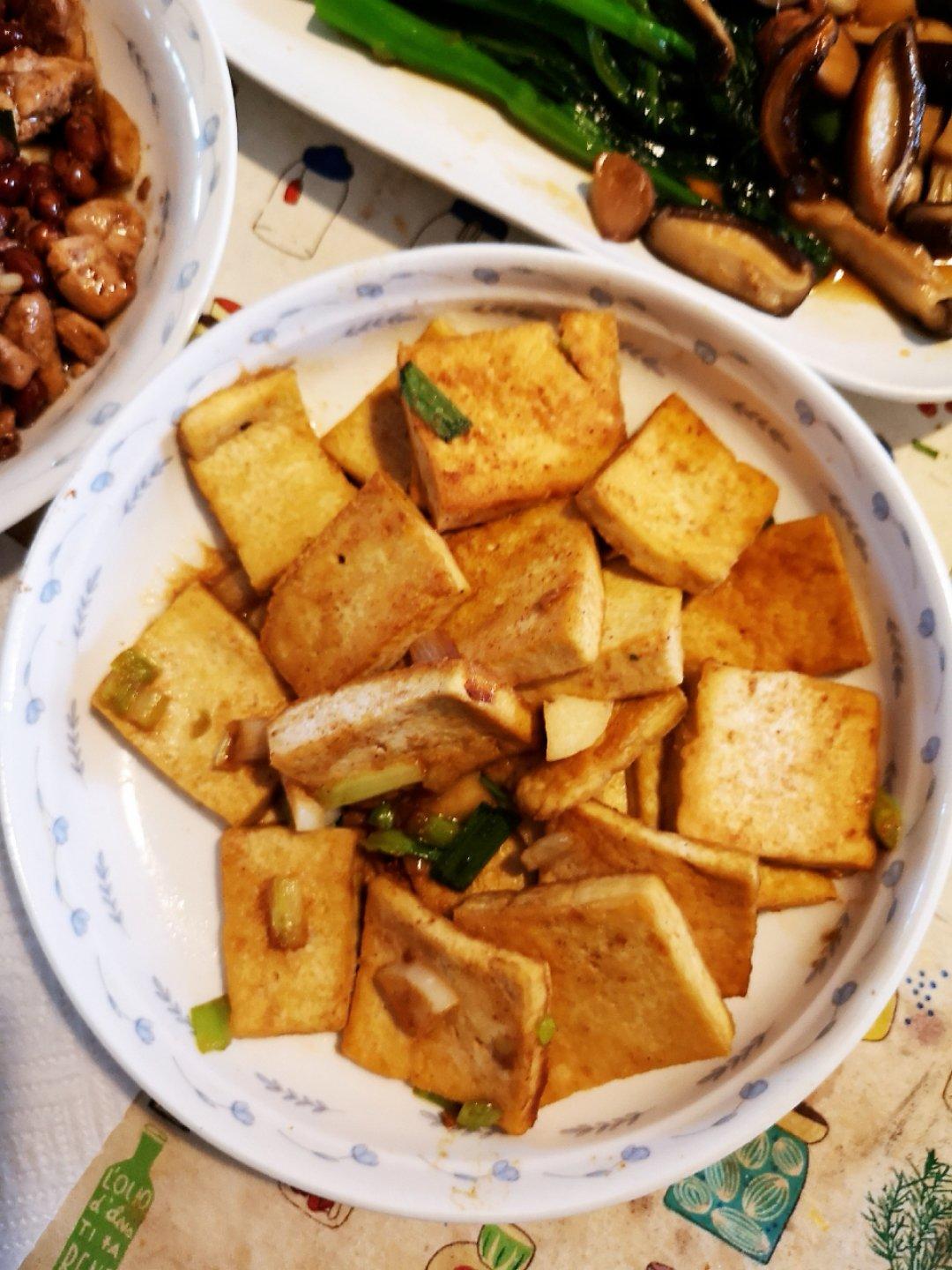 蒜苗香菇烧豆腐