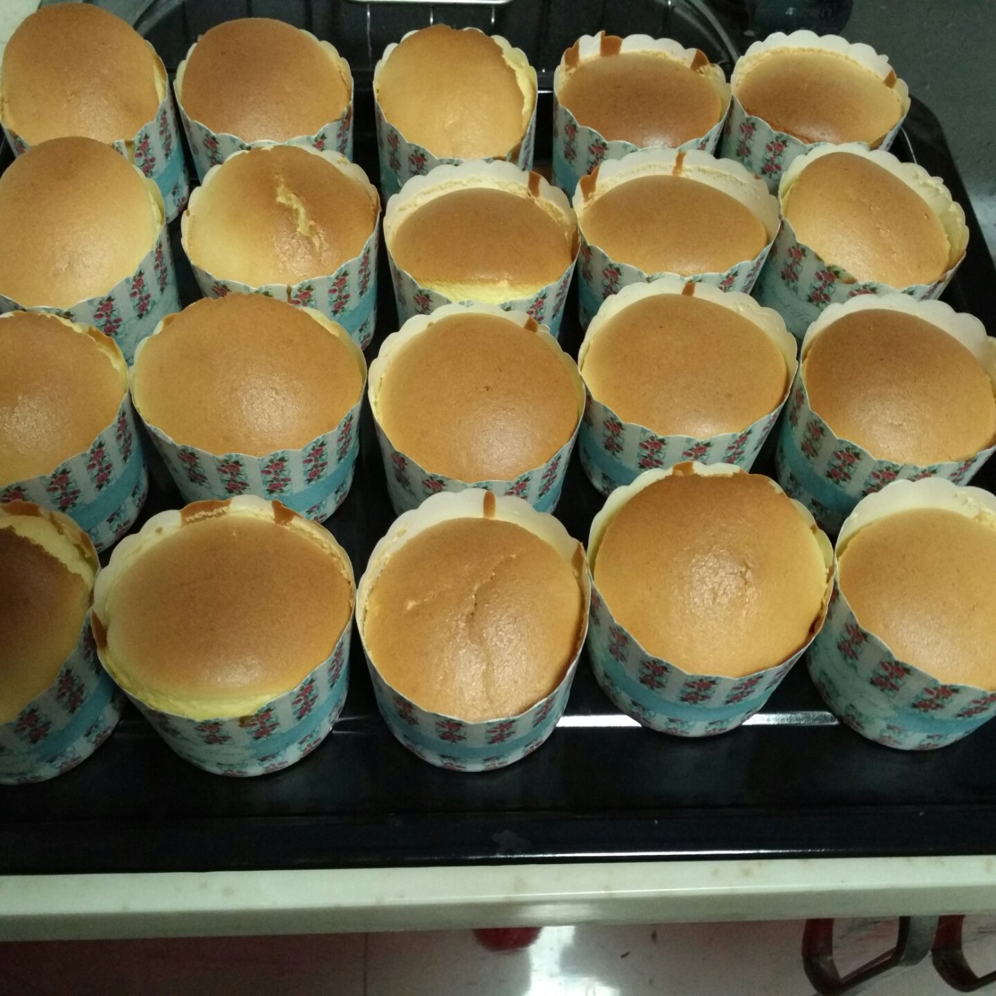 软绵绵的纸杯蛋糕