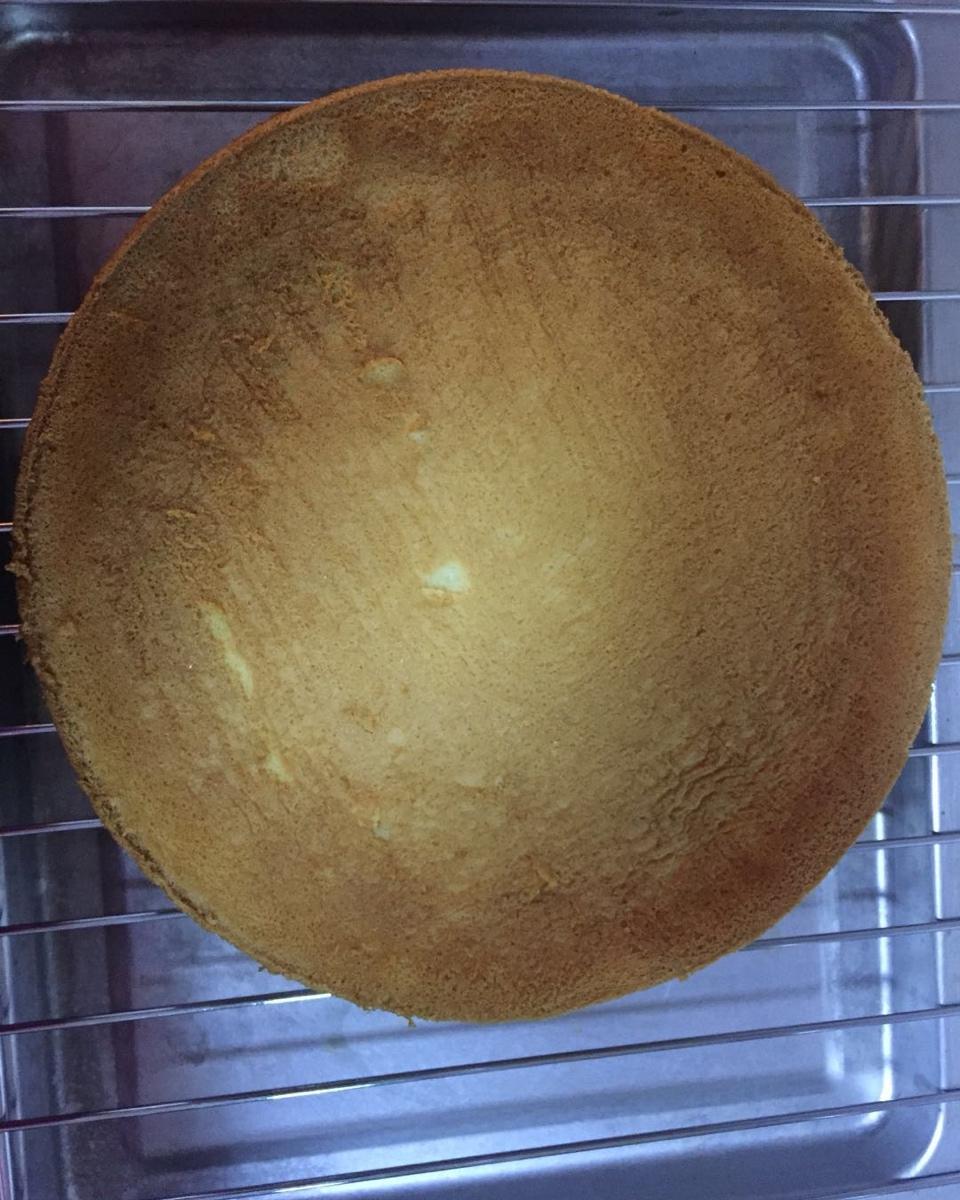 烤箱做蛋糕（戚风蛋糕的做法）