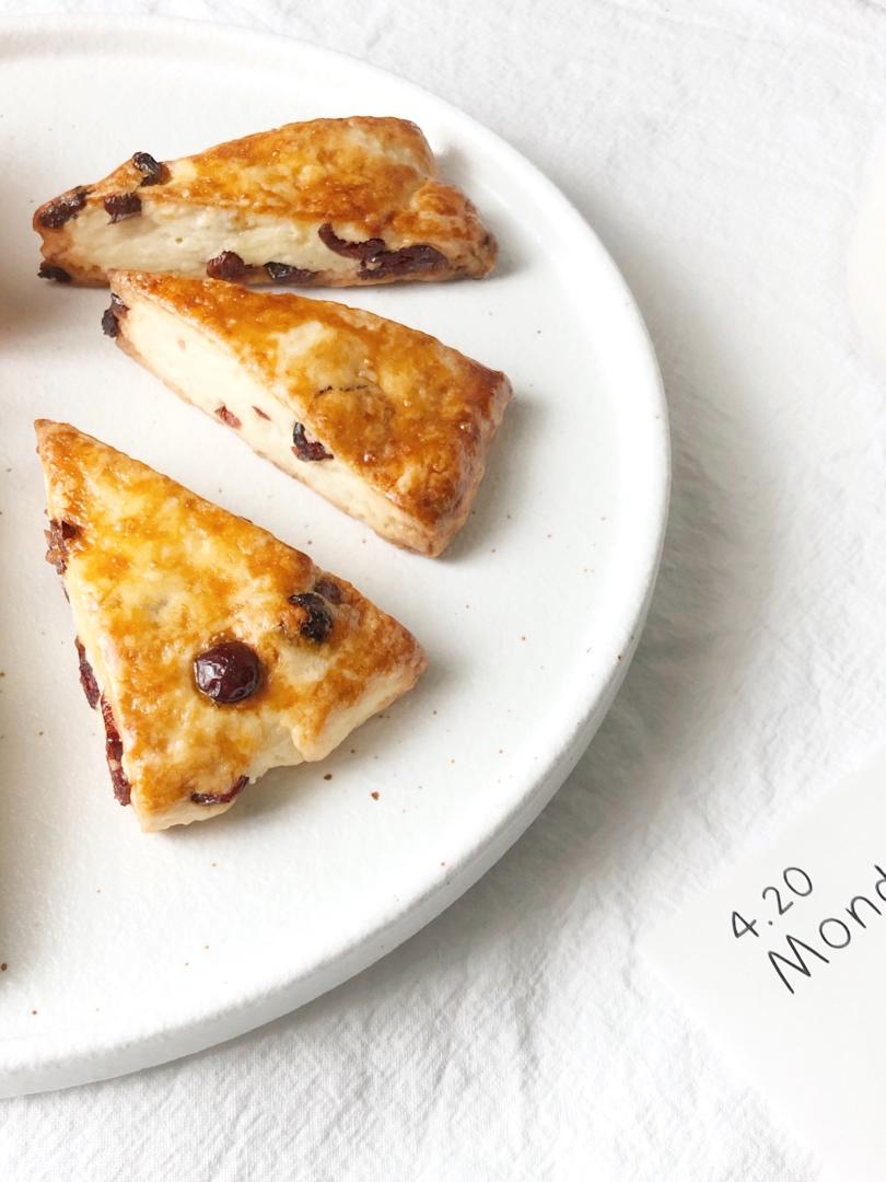 免揉面蔓越莓司康，任何面粉都能成功，15分钟搞定早餐